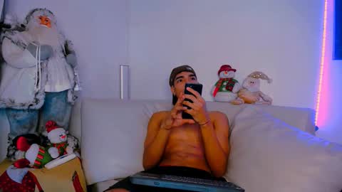 mili_and_ethan online show from December 5, 2025, 6:33 am