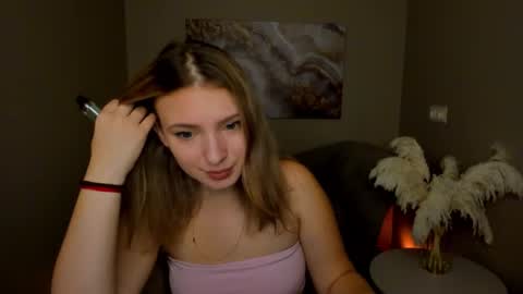 milinafox online show from September 29, 2025, 3:55 am