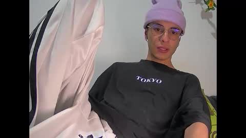 Snapshot of militoveruss2 chatting on March 3, 2026, 10:32 am militoveruss2 online show from March 3, 2026, 10:32 am