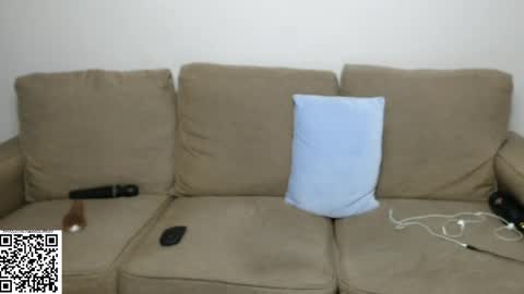 milk_body online show from May 25, 2026, 3:23 am