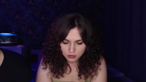 Stella and Neo online show from November 21, 2025, 4:33 am