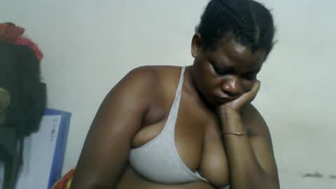 Snapshot of milk_titz chatting on December 19, 2024, 10:02 am kinwity online show from December 19, 2024, 10:02 am