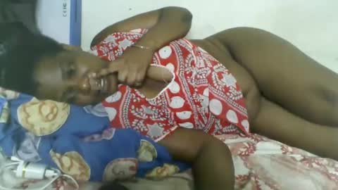 Snapshot of milk_titz chatting on December 23, 2024, 6:44 am kinwity online show from December 23, 2024, 6:44 am