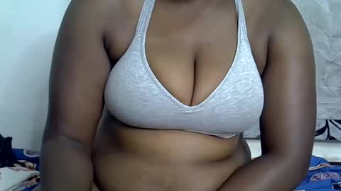 Snapshot of milk_titz chatting on February 7, 2025, 4:48 am kinwity online show from February 7, 2025, 4:48 am