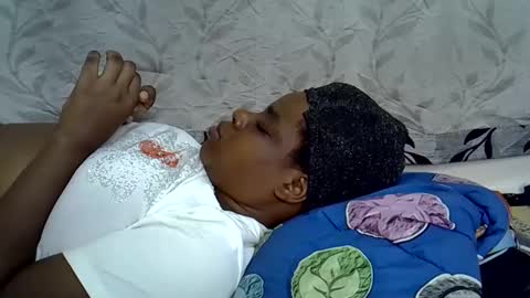 Snapshot of milk_titz chatting on February 11, 2025, 6:22 pm kinwity online show from February 11, 2025, 6:22 pm