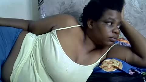 Snapshot of milk_titz chatting on February 16, 2025, 9:15 am kinwity online show from February 16, 2025, 9:15 am