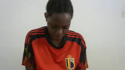 Snapshot of milk_titz chatting on February 18, 2025, 4:58 am kinwity online show from February 18, 2025, 4:58 am