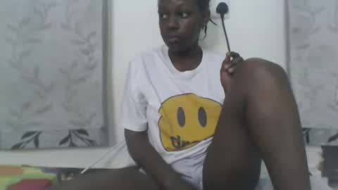 Snapshot of milk_titz chatting on February 19, 2025, 5:38 am kinwity online show from February 19, 2025, 5:38 am