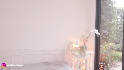 milky_0 online show from March 26, 2026, 5:18 pm