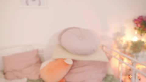 milky_0 online show from April 19, 2026, 7:05 pm