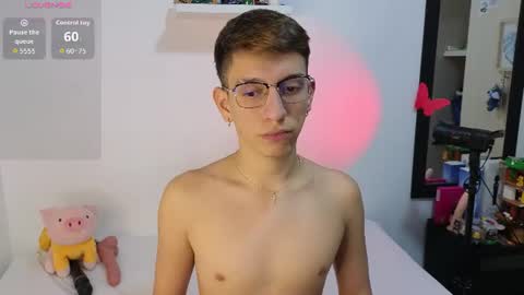 Snapshot of milky__boy_ chatting on July 14, 2026, 12:35 am H A R O L D online show from July 14, 2026, 12:35 am