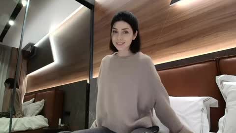 milla bella online show from April 28, 2026, 6:35 pm