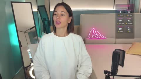 Mila online show from February 18, 2025, 10:25 pm