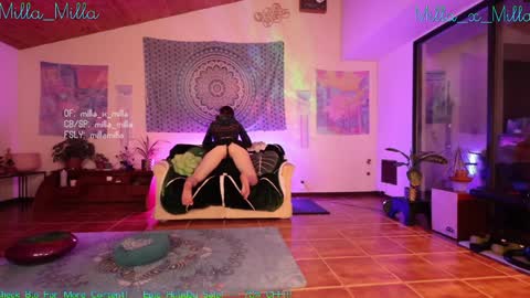 milla_milla online show from December 21, 2024, 3:47 am