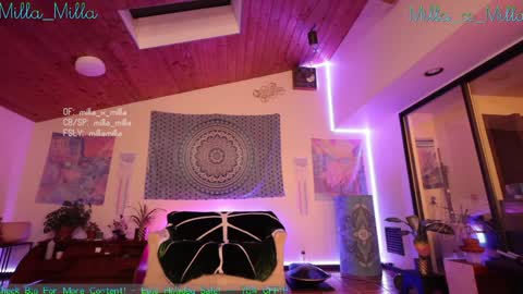 milla_milla online show from December 30, 2024, 5:37 am