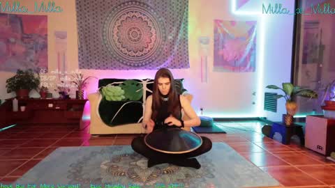 milla_milla online show from January 1, 2025, 6:15 am