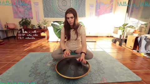 milla_milla online show from January 19, 2025, 9:13 pm