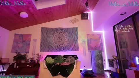 milla_milla online show from February 23, 2025, 9:33 am