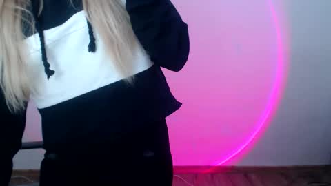 millaloveli online show from March 5, 2026, 8:32 am