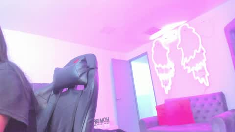 miller_silvana online show from April 20, 2026, 12:08 pm