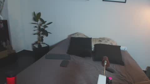 Snapshot of milliejhonson chatting on February 8, 2025, 5:50 pm Mila online show from February 8, 2025, 5:50 pm