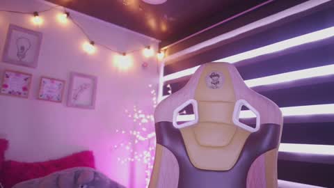 MILLY online show from March 5, 2025, 7:27 pm