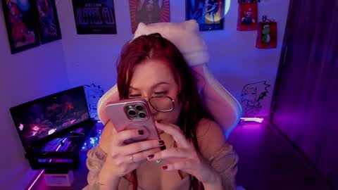 Monkey D Maddie online show from December 18, 2024, 11:30 pm