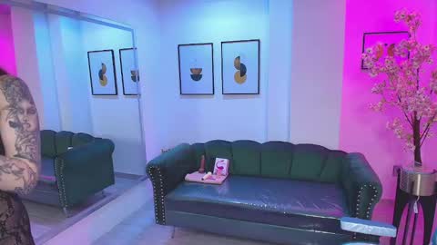 Milu ballmer  online show from February 4, 2025, 2:43 pm