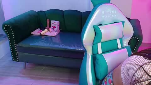 Milu ballmer  online show from February 5, 2025, 2:37 pm