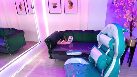 Milu ballmer  online show from February 12, 2025, 2:32 pm