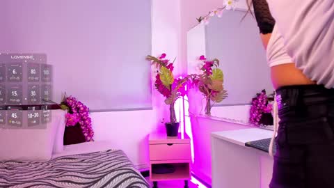  Milu Belucci  online show from January 7, 2025, 2:30 pm