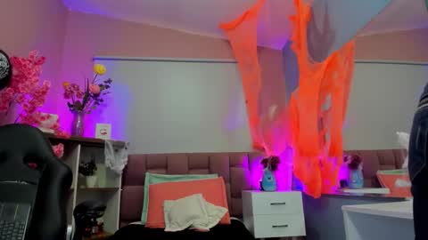  Milu Belucci  online show from October 18, 2025, 3:57 pm