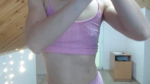 milusea online show from December 16, 2024, 12:38 pm