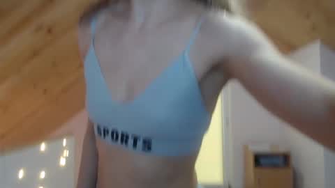 milusea online show from December 31, 2024, 1:19 pm