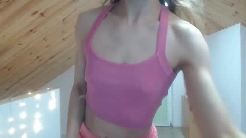 milusea online show from January 3, 2025, 1:47 pm