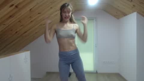 milusea online show from October 1, 2025, 11:38 am