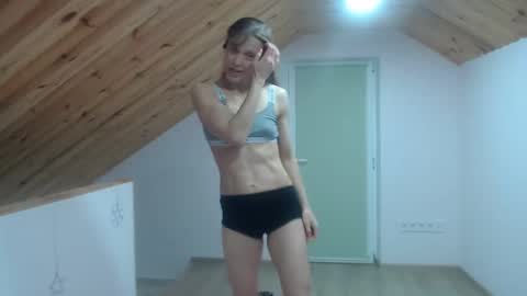 milusea online show from November 3, 2025, 5:14 pm