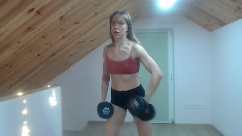 milusea online show from November 5, 2025, 5:24 pm