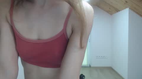 milusea online show from November 21, 2025, 8:46 am