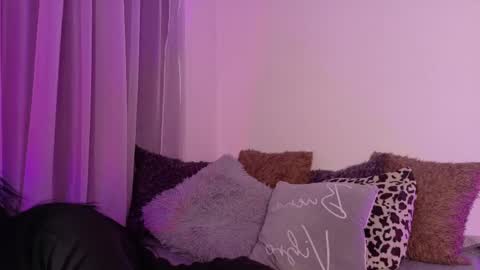 miluv19 online show from April 22, 2026, 9:38 pm