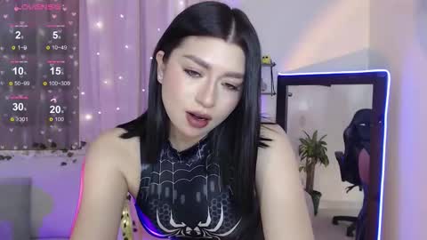 Mily online show from October 31, 2025, 6:42 pm