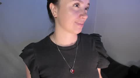 Snapshot of milysauria_ chatting on December 28, 2024, 4:52 pm Mily online show from December 28, 2024, 4:52 pm