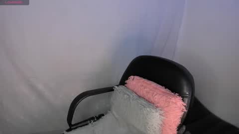 Snapshot of milysauria_ chatting on February 21, 2025, 11:55 am Mily online show from February 21, 2025, 11:55 am