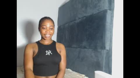 mimi online show from October 31, 2025, 11:17 pm