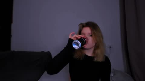 hi Im Mina  online show from December 5, 2024, 1:36 am