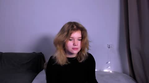 hi Im Mina  online show from December 6, 2024, 1:29 am