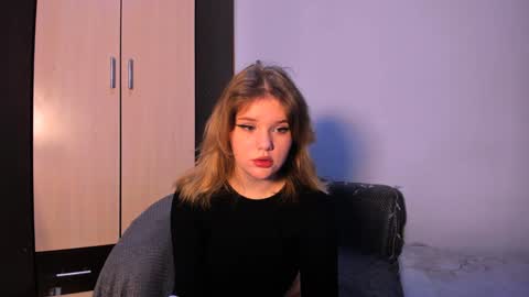 hi Im Mina  online show from December 10, 2024, 2:05 am