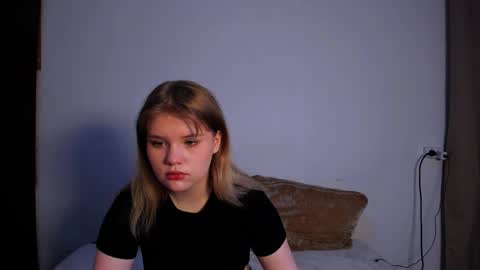 hi Im Mina  online show from February 12, 2025, 1:52 am