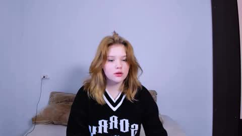 hi Im Mina  online show from October 15, 2025, 10:21 pm