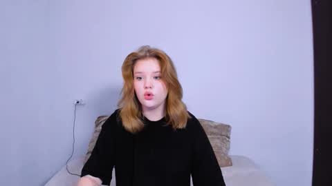 hi Im Mina  online show from October 16, 2025, 10:22 pm